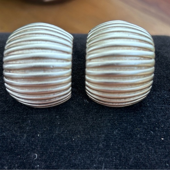 Givenchy Paris New York Earrings Ribbed Half Hoop Silver Tone Chunky Clip On Vtg - Picture 2 of 11